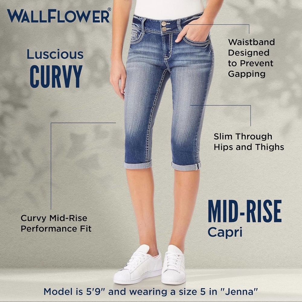 Wallflower Women's Curvy Mid-Rise Capri Jeans